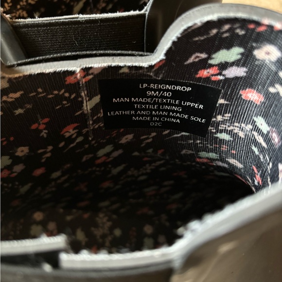 Like new Lucky Brand Chelsea boots - sz9 - Picture 5 of 8